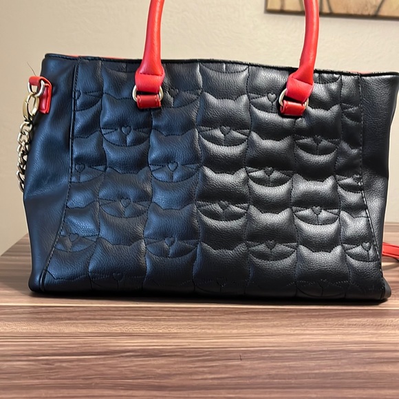Betsy Johnson Kitty Cat quilted black & red vegan leather crossbody purse - Picture 2 of 16